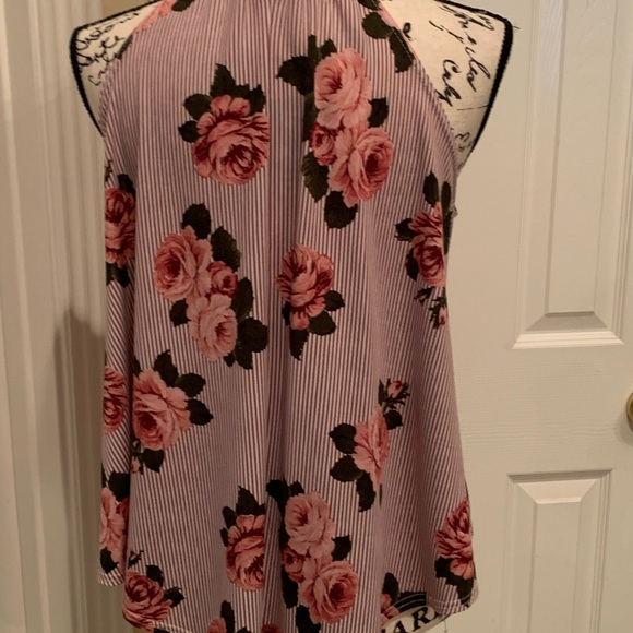 First Love top , stretchy , handkerchief hem  removable necklace  Poly spandex L - Picture 3 of 5